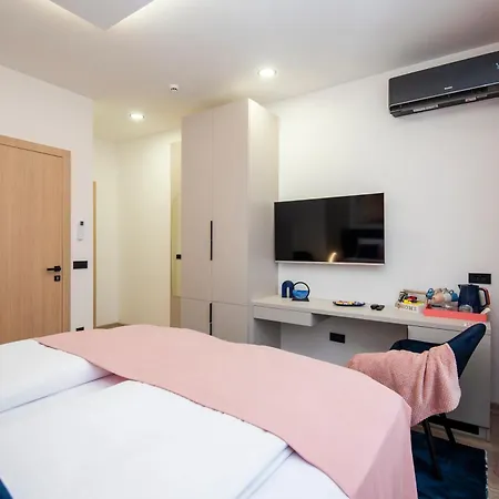 Bella - Free Parking-garage