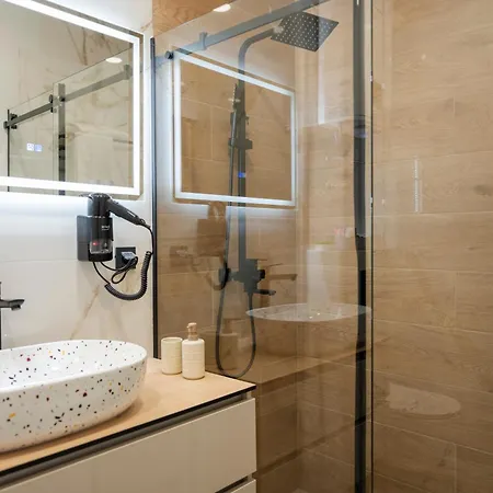 Bella - Free Parking-garage Apartman *