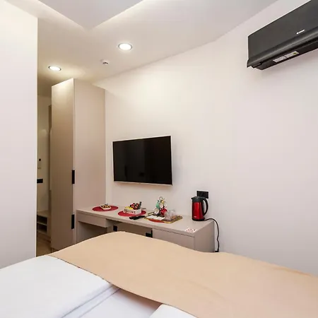 Bella Suites Apartments - Parking -Garage-5Eur Day